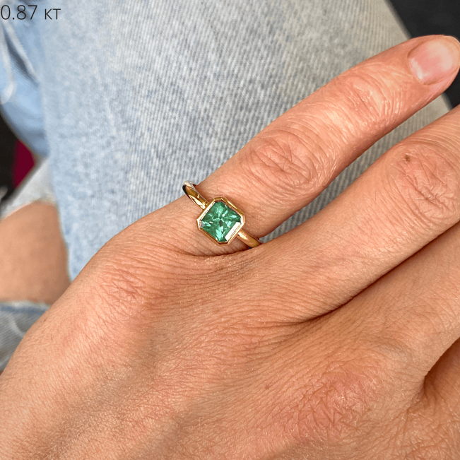Stylish Square Emerald Ring in 18K  Yellow Gold - Photo 4