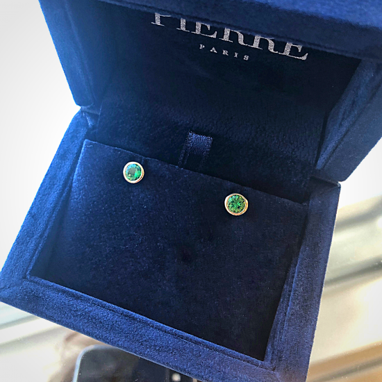 Emerald Stud Earrings in White Gold,  Enlarge image 5